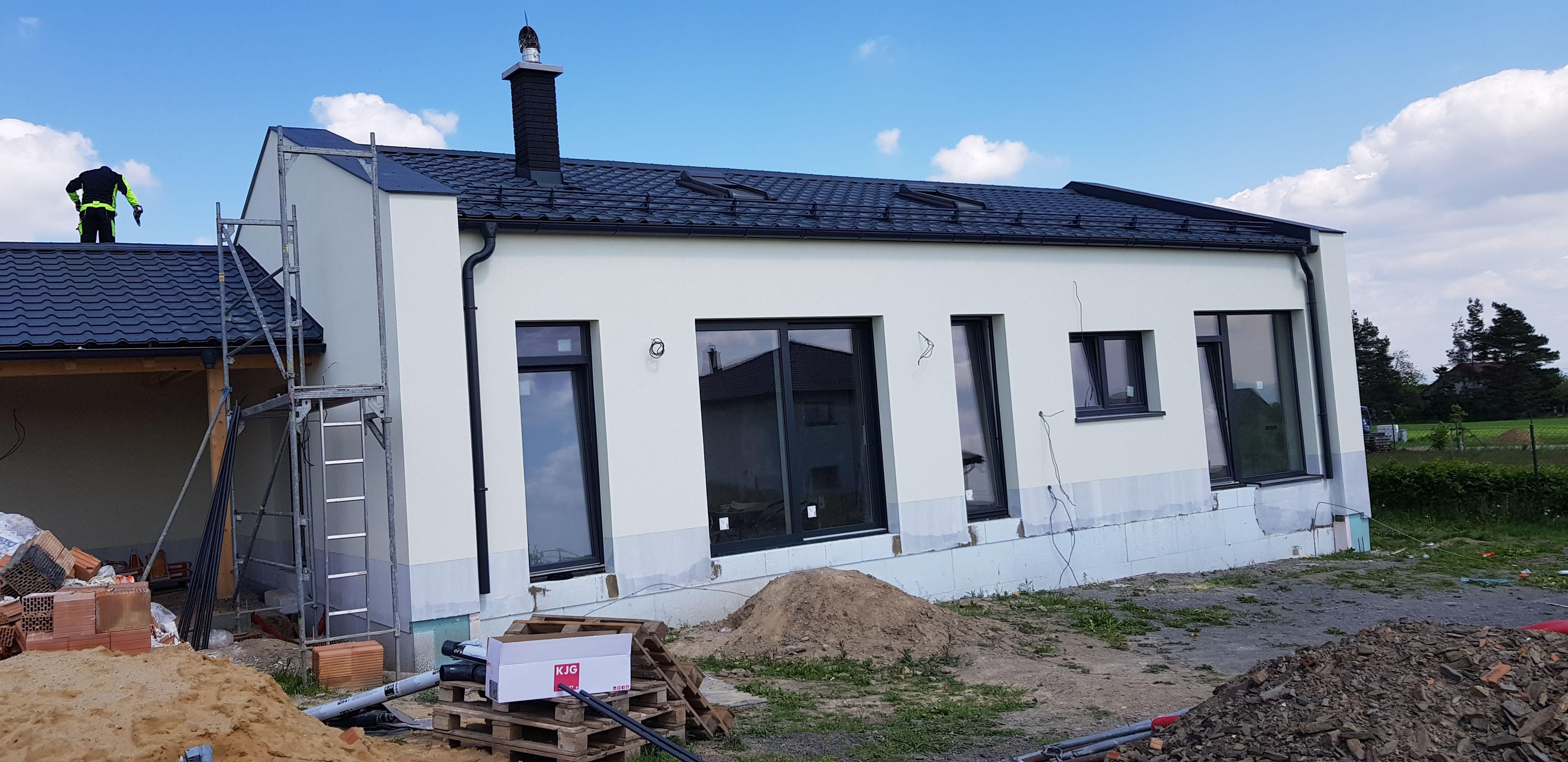Střecha Bítov-ndkrokevní izolace Bramac therm +Satjam Grande Alumat+Roto okna